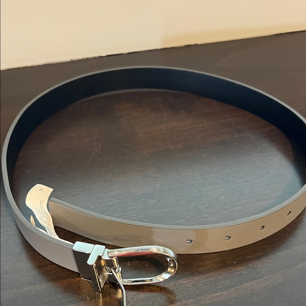 NWT * Universal Thread Reversible Black and Gray Belt with Silver Buckle